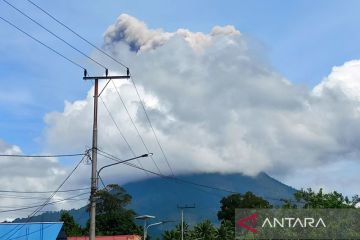 Gunung Ibu meletus lontarkan abu vulkanik setinggi satu kilometer