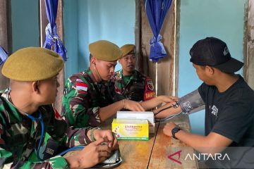 Satgas pamtas melayani kesehatan keliling di perbatasan Malaysia