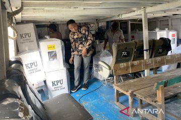 KPU Pulau Seribu sebut pengiriman logistik terjauh ke Pulau Sabira