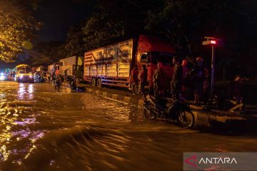 Banjir akibatkan jalur Pantura Demak-Kudus terputus