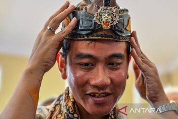 Gibran berdialog dengan warga dan budayawan Sunda di Kabupaten Sumedang