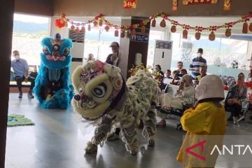 Bandara HAS Hanandjoeddin Belitung suguhkan barongsai rayakan Imlek 