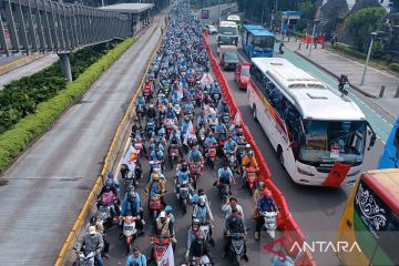 Massa pendukung Prabowo-Gibran mulai berdatangan ke GBK