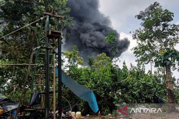 Polisi selidiki kebakaran sumur minyak ilegal di Batanghari