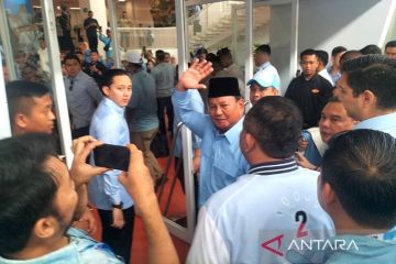 Prabowo: Menteri saya harus setuju program Susu dan Makan Siang Gratis