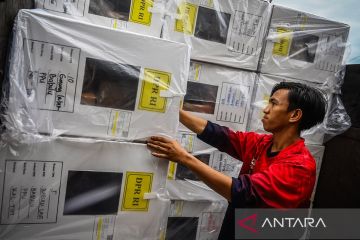 Distribusi logistik Pemilu 2024 ke sejumlah kecamatan di Penajam