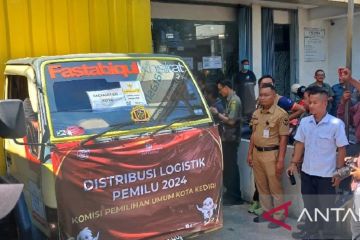 KPU Kediri distribusi logistik Pemilu 2024 dengan mobil boks