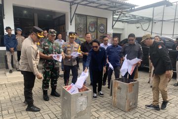 KPU Jakarta Utara musnahkan ratusan surat suara rusak