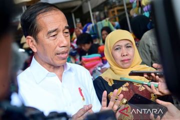 Jokowi teken keppres berhentikan Khofifah dan angkat pj gubernur Jatim