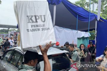 Masih tergenang, TPS di Kelapa Gading Barat belum mulai pencoblosan