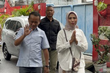 Menteri Bahlil tiba di TPS Duren Tiga Jakarta Selatan