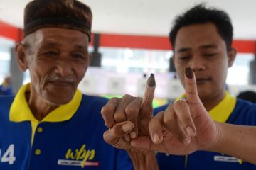 FOTO - Warga binaan mencoblos Pemilu 2024 di Lapas Banda Aceh