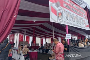 Hujan tak hentikan niat warga memilih di TPS tempat Megawati "nyoblos"