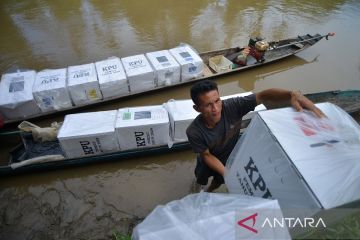 Distribusi balik logistik pemilu dari pedalaman Mentawai