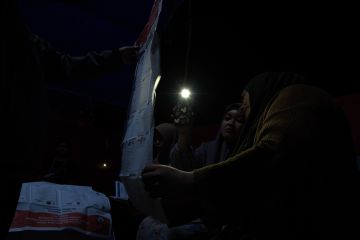 Perhitungan suara hingga dini hari di Konawe Selatan