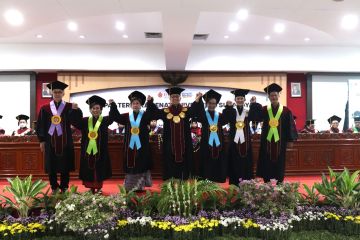 Universitas Surabaya kukuhkan enam guru besar baru