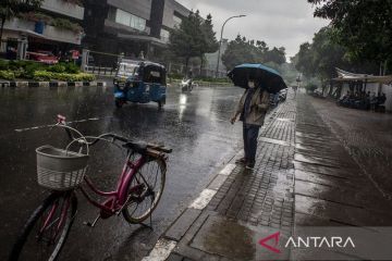 BMKG prakirakan sebagian wilayah Jakarta hujan ringan Sabtu siang