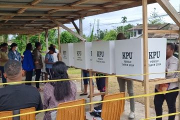 Warga Kabupaten Manokwari menyalurkan hak suara pada Pemilu 2024