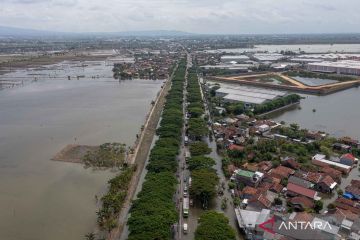 Banjir mulai surut, jalan pantura Demak-Kudus mulai dibuka