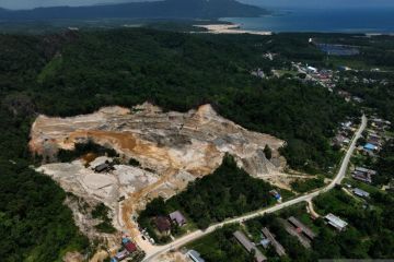 Penambangan pasir silika di Moramo