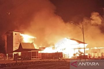 Kebakaran hebat di Meranti Riau nyaris melahap logistik pemilu