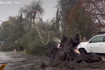 Badai landa California dengan hampir seluruh populasi siaga banjir