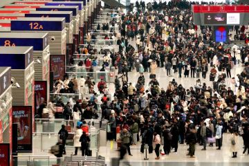 China catat 300 juta penumpang kereta selama arus mudik Imlek