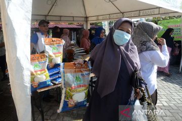 FOTO - Pasar tani dengan harga subsidi