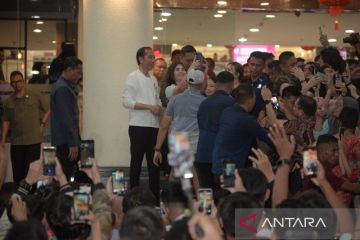 Presiden Jokowi kunjungi mal di Manado