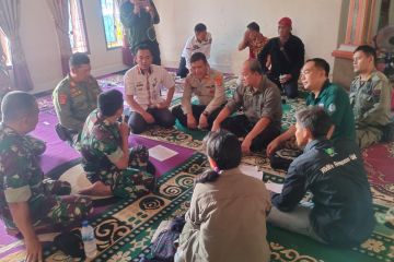 Tim gabungan pasang kandang jebakan Harimau di Lampung Barat