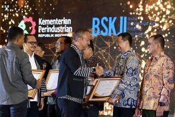 Petrokimia Gresik terima Penghargaan National Lighthouse Industri 4.0