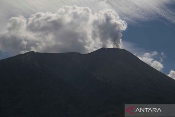 Aktivitas vulkanik Gunung Gamalama meningkat