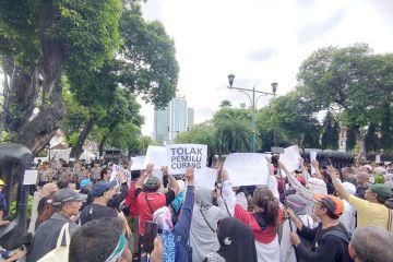 Polisi tak tambah personel meski demo di KPU RI sempat ricuh