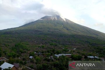 Gunung Ile Lewotolok di Lembata kembali erupsi