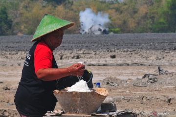 Bleduk Kuwu, asinnya garam dari perut bumi