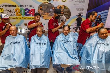 Hari Kanker Anak Internasional, relawan cukur gundul massal