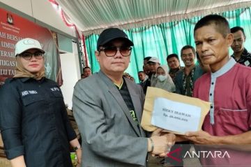 KPU RI beri santunan sembilan petugas ad hoc pemilu di Tabalong