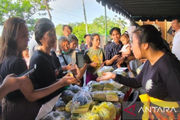 Pasar murah BI dan Pemprov Bali sediakan canang sari seharga Rp1