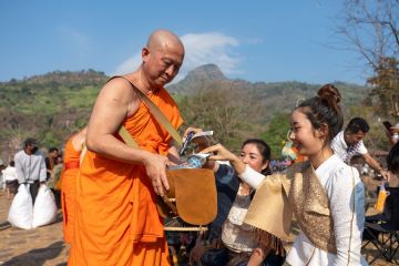 Album Asia: Menengok suasana perayaan Festival Vat Phou di Laos