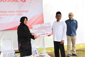 Mensos serahkan 11 bantuan rumah layak huni tahan gempa di Aceh Timur