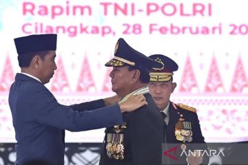 Sepekan, kenaikan pangkat Prabowo hingga jabat tangan AHY-Moeldoko