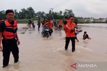 Hujan deras sejak dini hari, tiga kecamatan di Lampung Selatan banjir