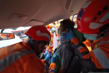 Simulasi HUT Basarnas di Kendari