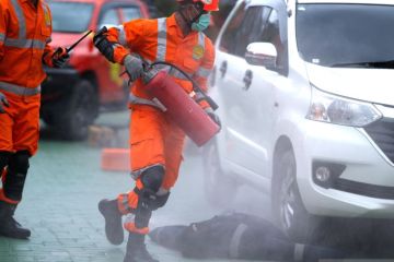 Simulasi HUT Basarnas di Kendari