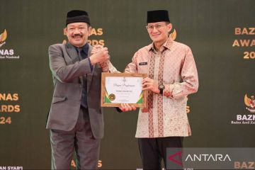 Menparekraf meraih penghargaan dari Baznas kategori Muzakki Teladan