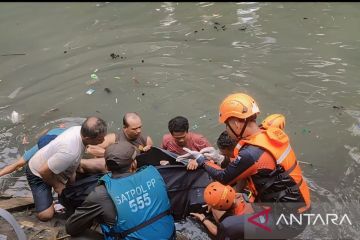 Tim SAR gabungan temukan korban tenggelam di Kali Sunter