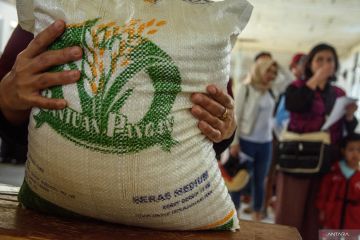 Penyaluran bansos pangan cadangan beras di Bandung