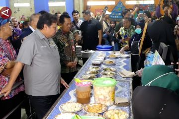 Airlangga tinjau simulasi program makan siang di SMPN 2 Curug