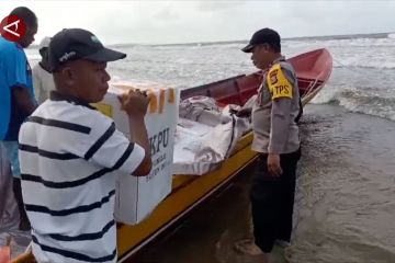 Pengawalan logistik Pemilu 2024 di pulau terluar Maluku Utara