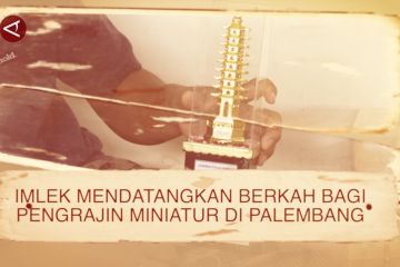 Imlek mendatangkan berkah bagi pengrajin miniatur di Palembang